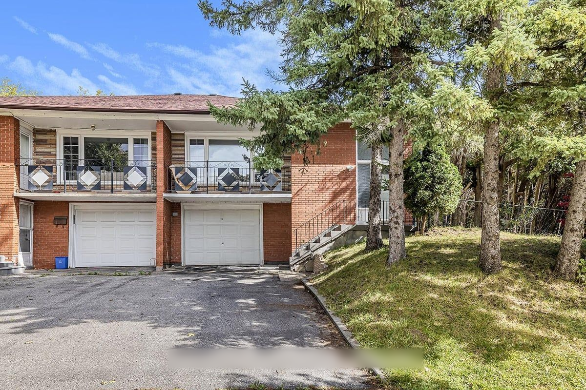 205 Pineway Blvd, Toronto